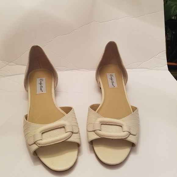 Shoes - Picture 4 of 4